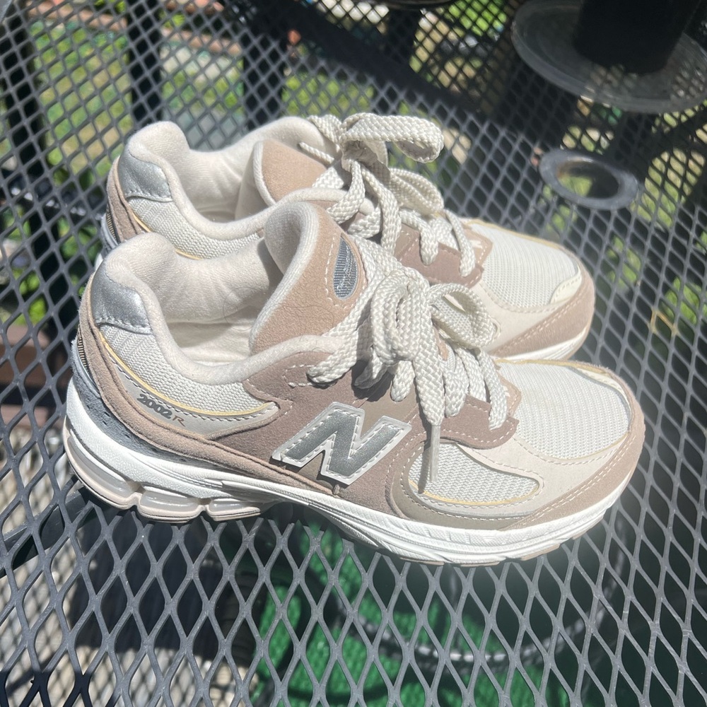 New balance kids sneakers size 1